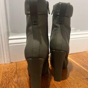 Guess army green heals